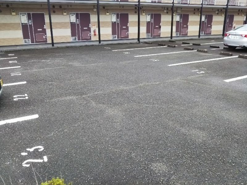 レオパレスサンクレール 駐車場
