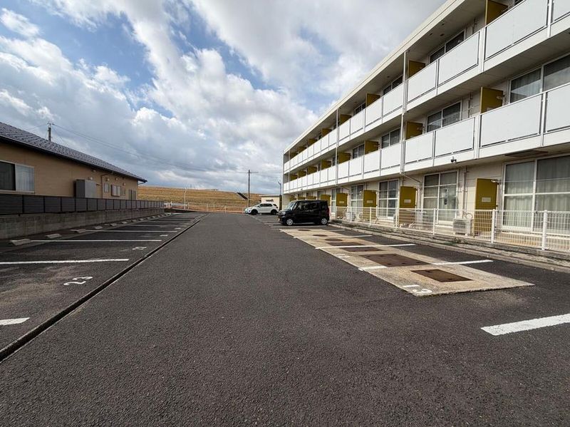 レオパレス古志大橋北サイド 駐車場
