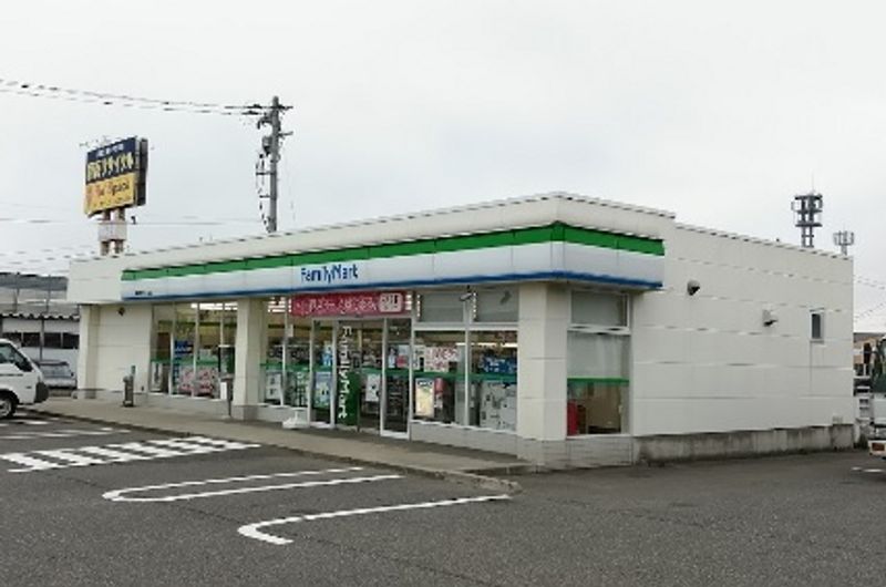 レオパレスジュネス紫竹 駐車場