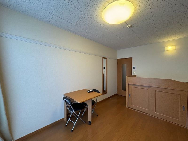 レオパレスグルヌーユ 居間