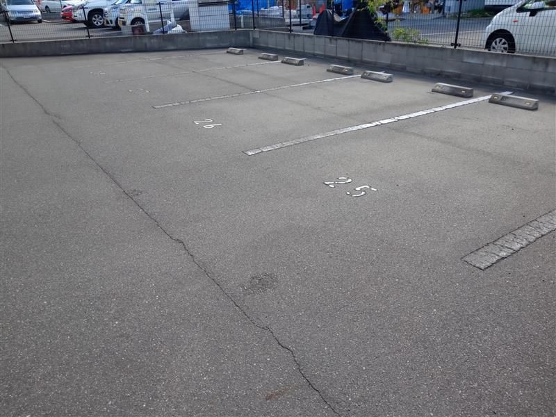 レオネクストアビテ高柳 駐車場