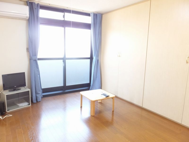 レオパレスリバティー１ 居間