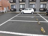 レオパレスブレセイ 駐車場