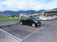 レオパレス諏訪形 駐車場