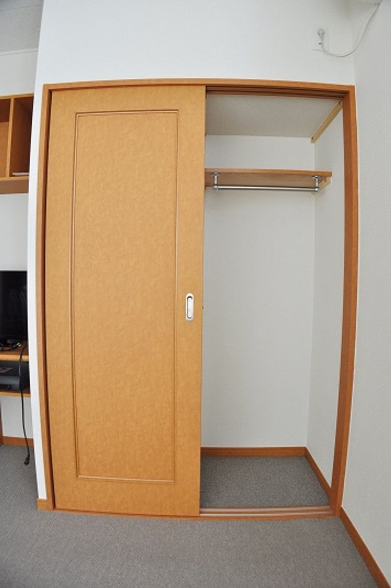 レオパレスフローラＡＩ 収納