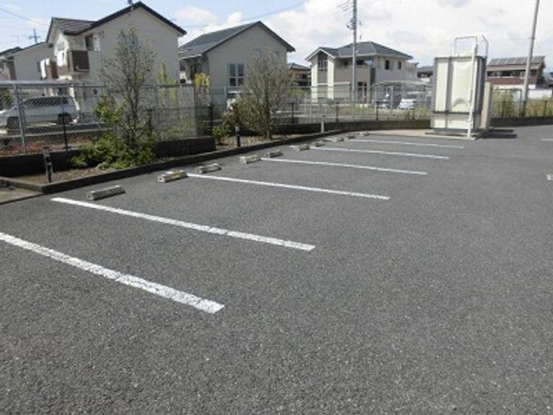 レオパレスアウリオン 駐車場