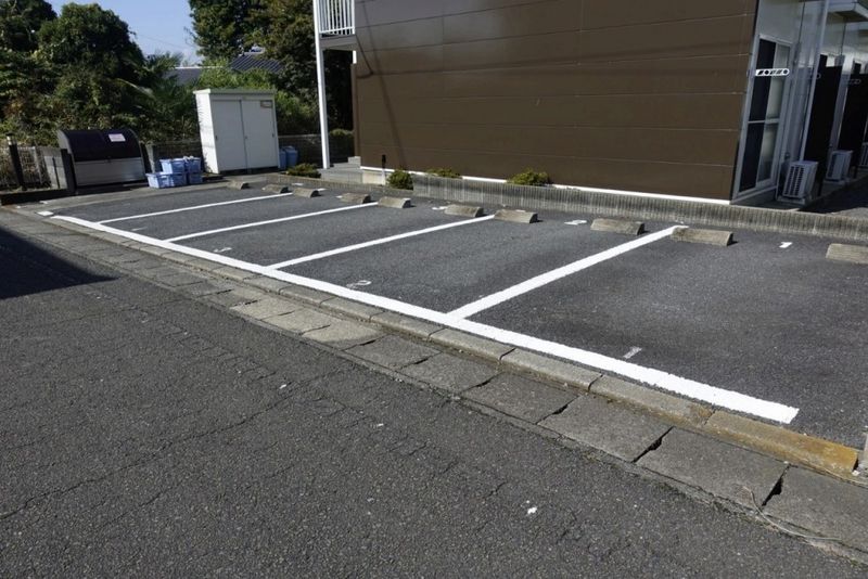 レオパレス中菅谷 駐車場