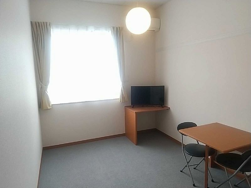 レオパレス向陽 居間
