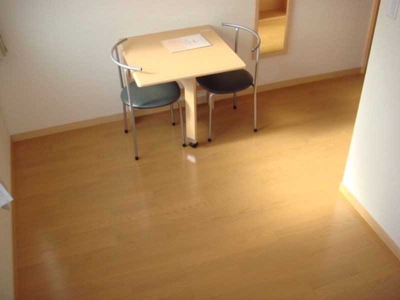 レオパレス八田 居間