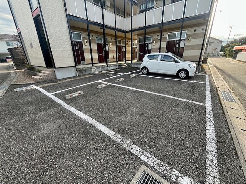 レオパレス野村 駐車場