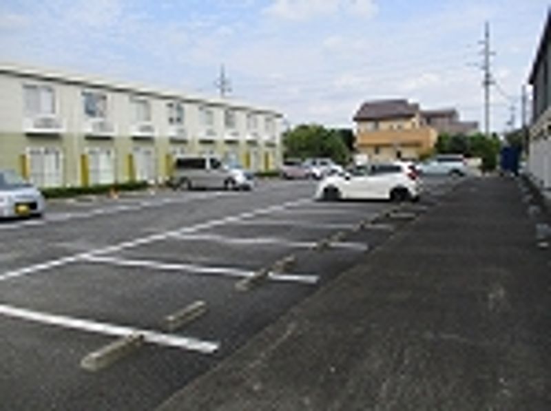 レオパレスレジデンスアオキ 駐車場