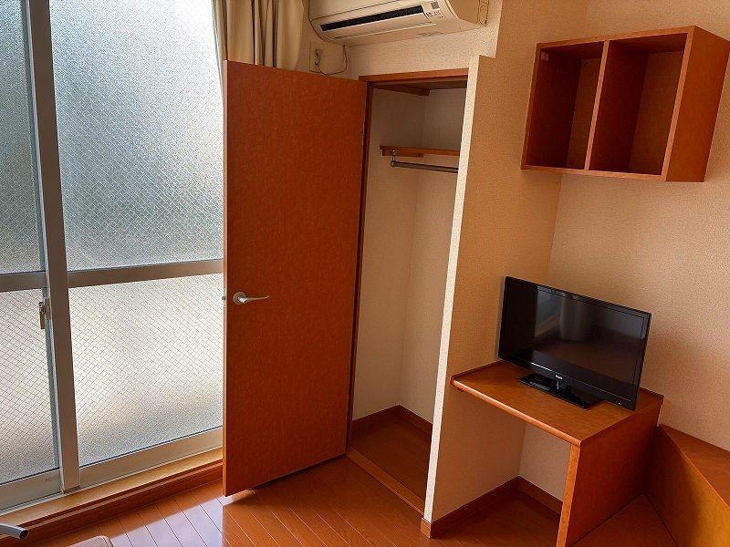 レオパレスアザレーア 収納