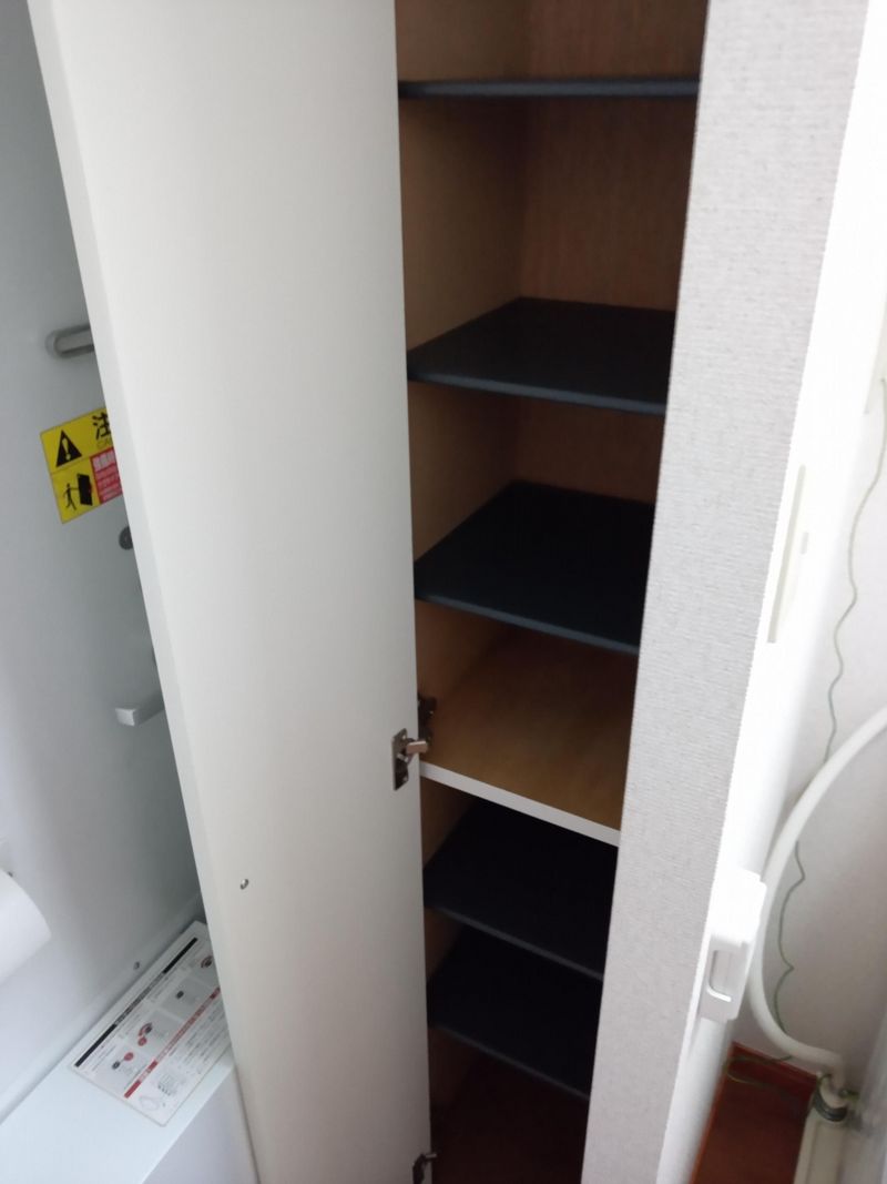 レオパレス光 玄関