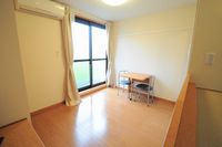 レオパレスルミエール湘南 居間