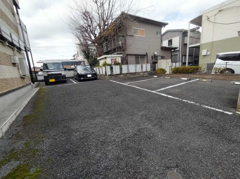 レオパレスＳｉｒ　Ｈｏｕｓｅ 駐車場