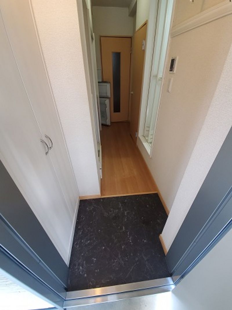 レオパレスニューセレッソ 玄関