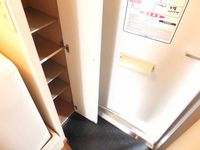 レオパレスシャルマン 玄関
