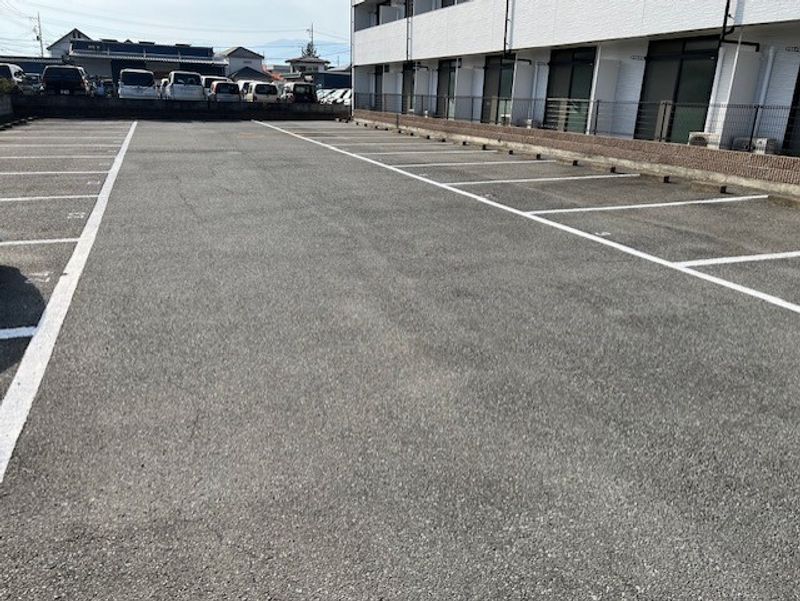 レオパレスコンフォート広瀬 駐車場