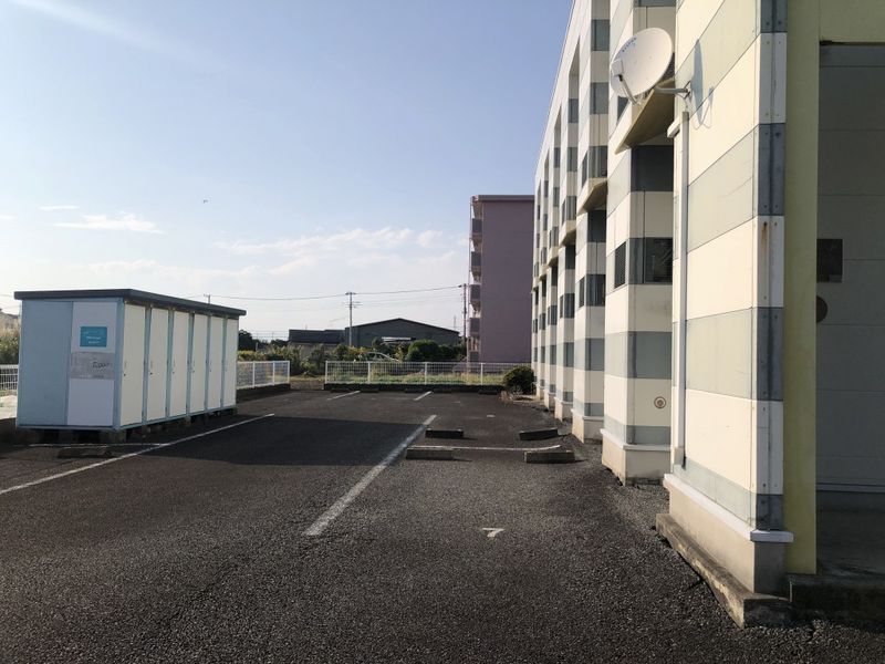 レオパレス樹 駐車場