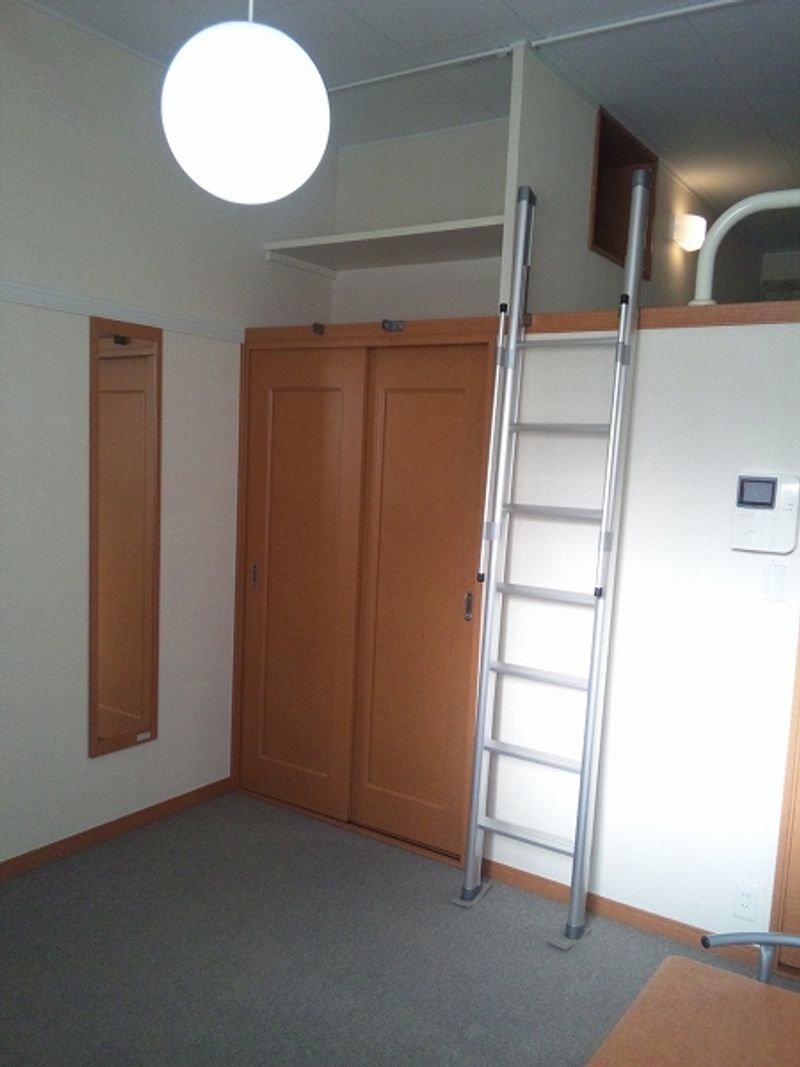 レオパレスボヌール 居間