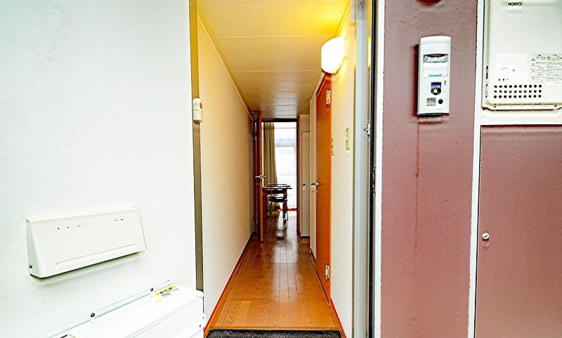 レオパレスクレアモント 玄関