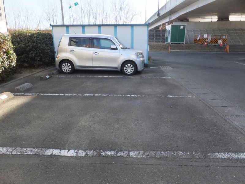 レオパレスサンⅡ 駐車場