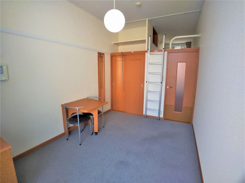 レオパレスセルサスⅡ 居間
