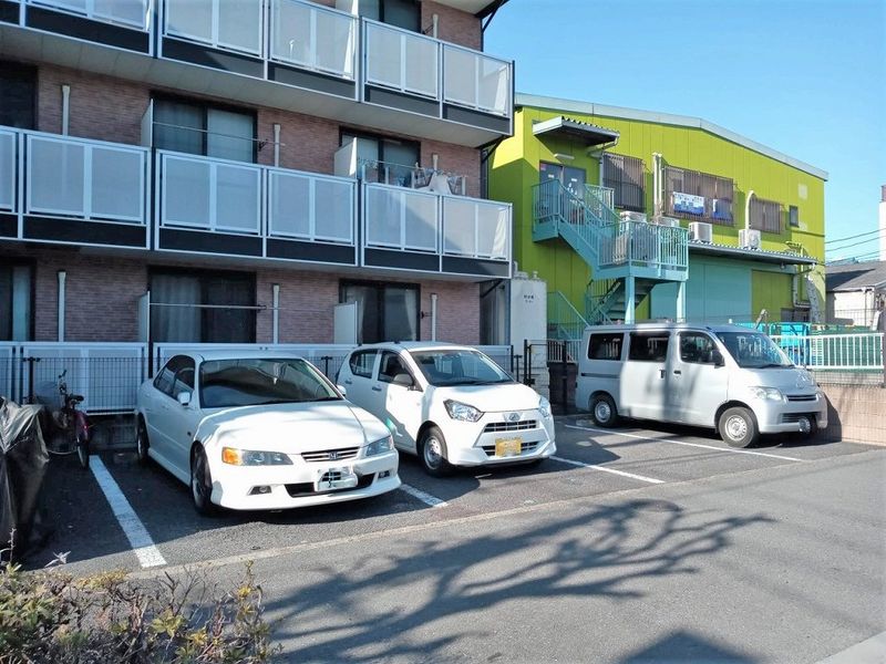 レオパレステリオス 駐車場
