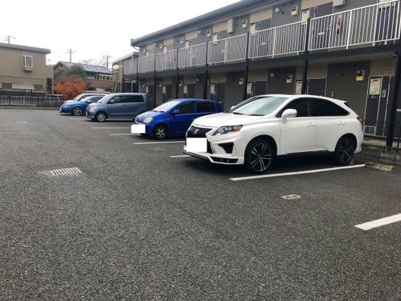 レオパレス宮ノ前２号棟 駐車場