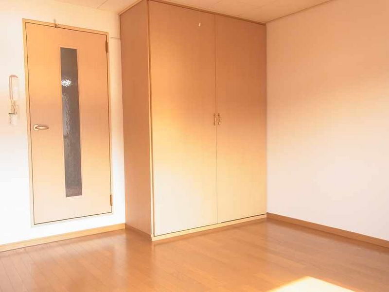 レオパレスシャンテ四之宮 居間