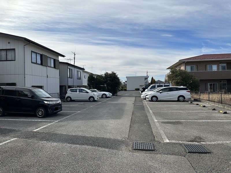 レオパレスフォレスト 駐車場