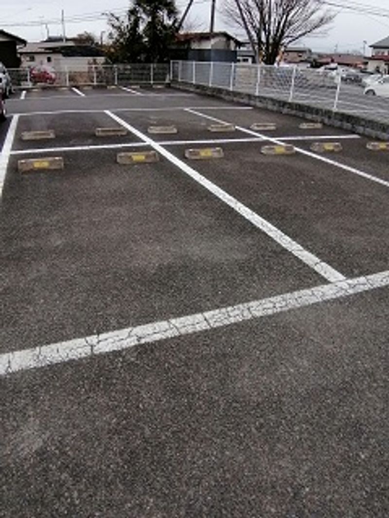 レオネクストハピネスⅡ 駐車場
