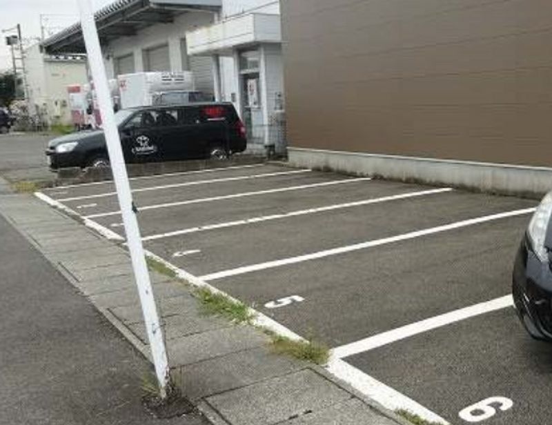 レオパレスよこて 駐車場