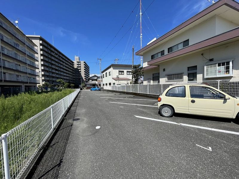 レオパレスＫ　Ｒｅｖｅ 駐車場