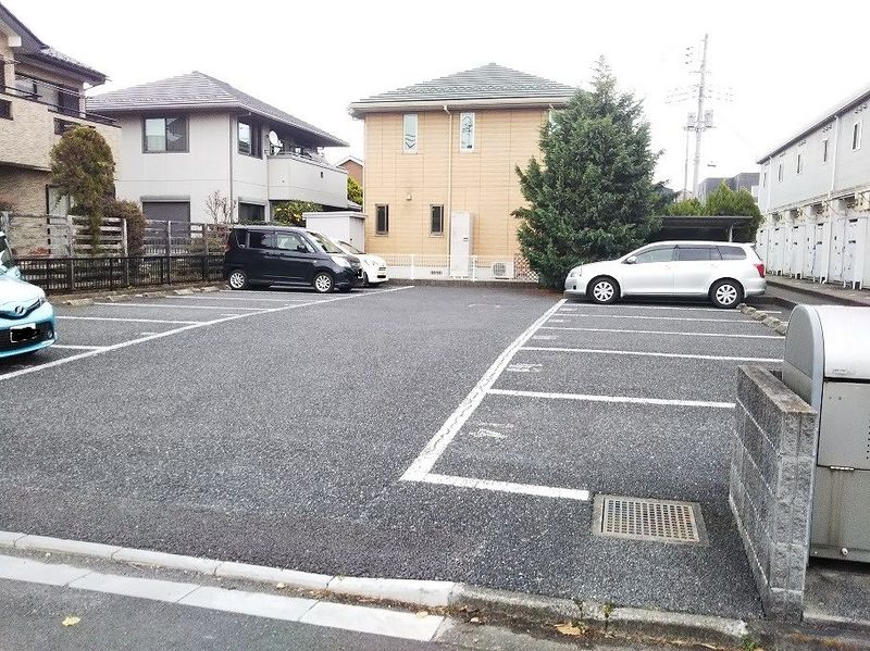 レオパレストリアノン 駐車場