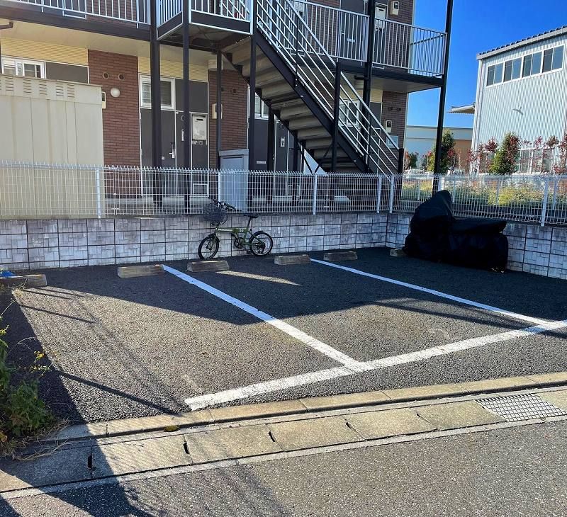 レオパレスエターナルⅡ 駐車場