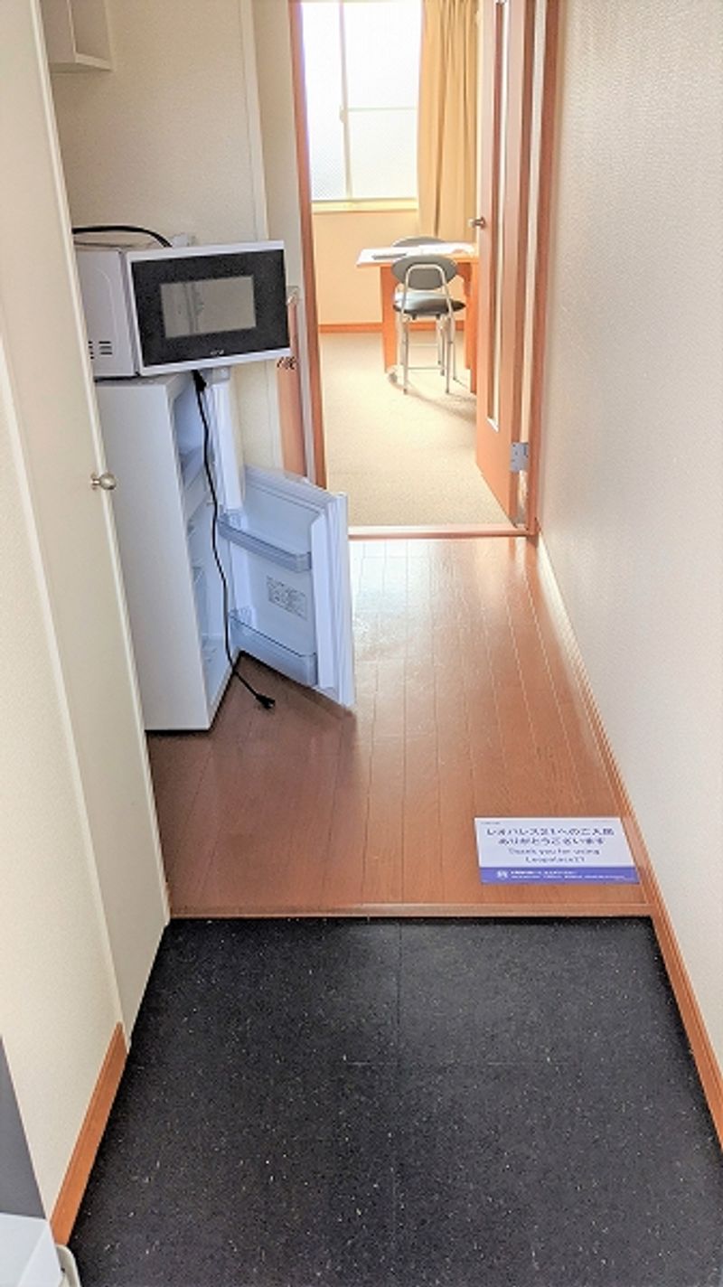 レオパレスリベラ 玄関