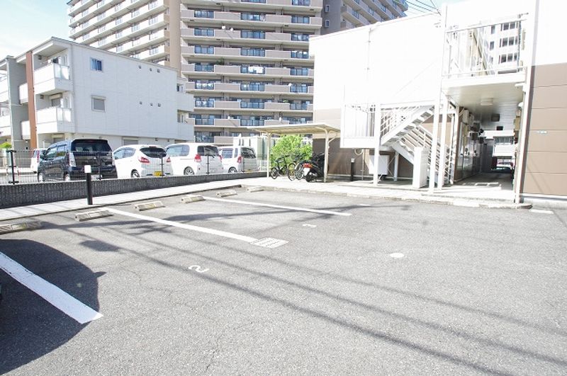 レオパレス東岸和田 駐車場