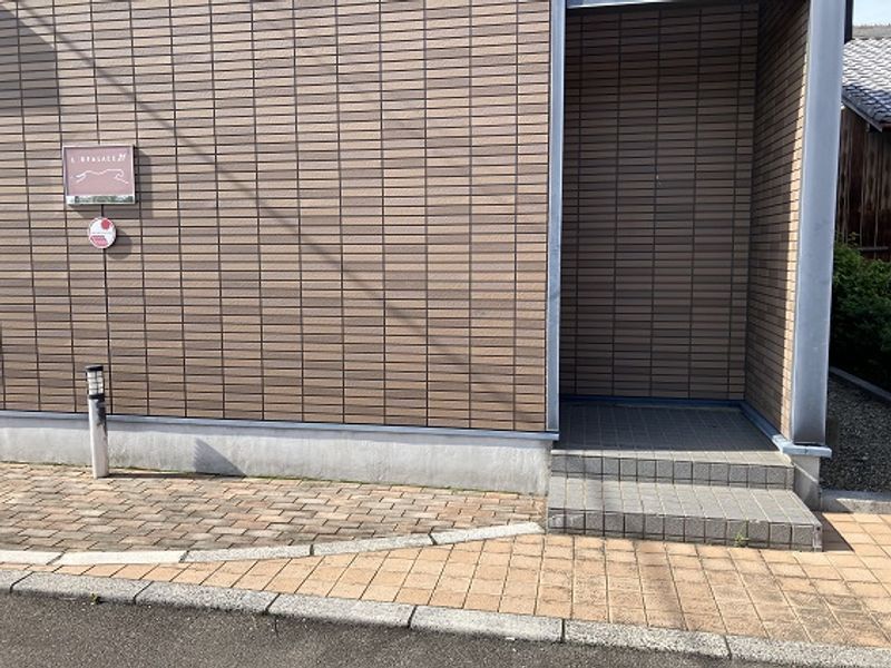 レオパレスアドミレイション エントランス