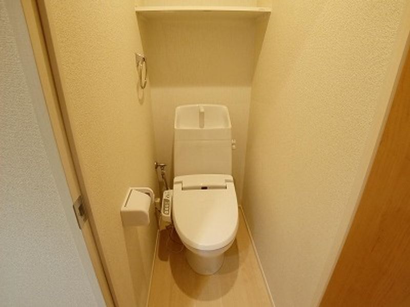 クレイノフローラ西長洲 玄関