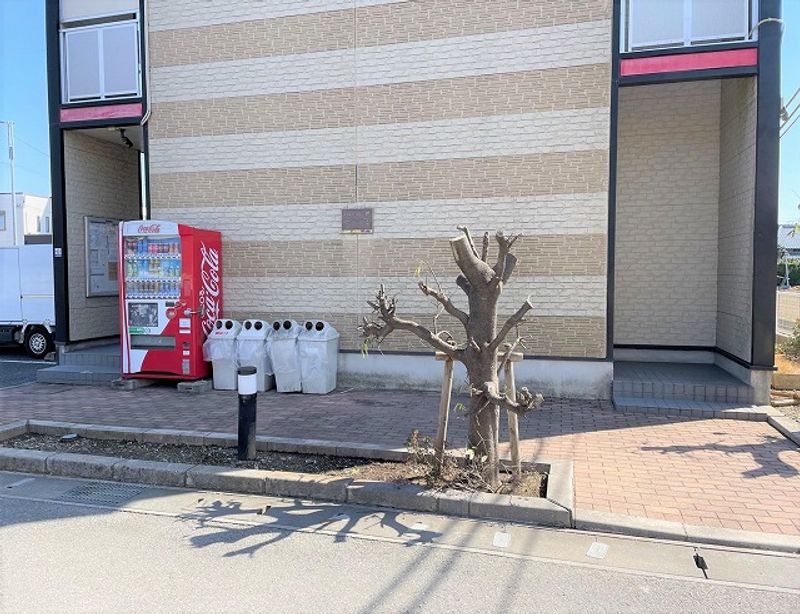 レオパレス武義 エントランス