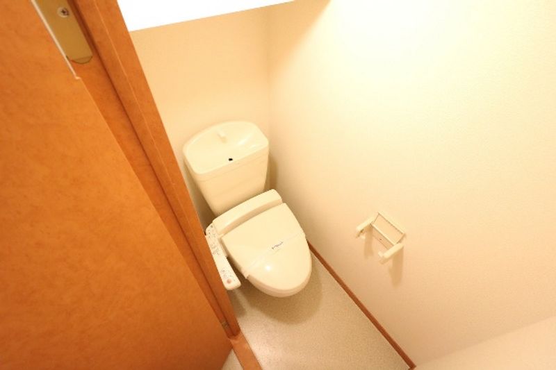レオパレスＫＯＭＡＮＢＡ トイレ