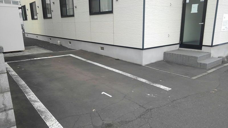 レオパレスコメット 駐車場