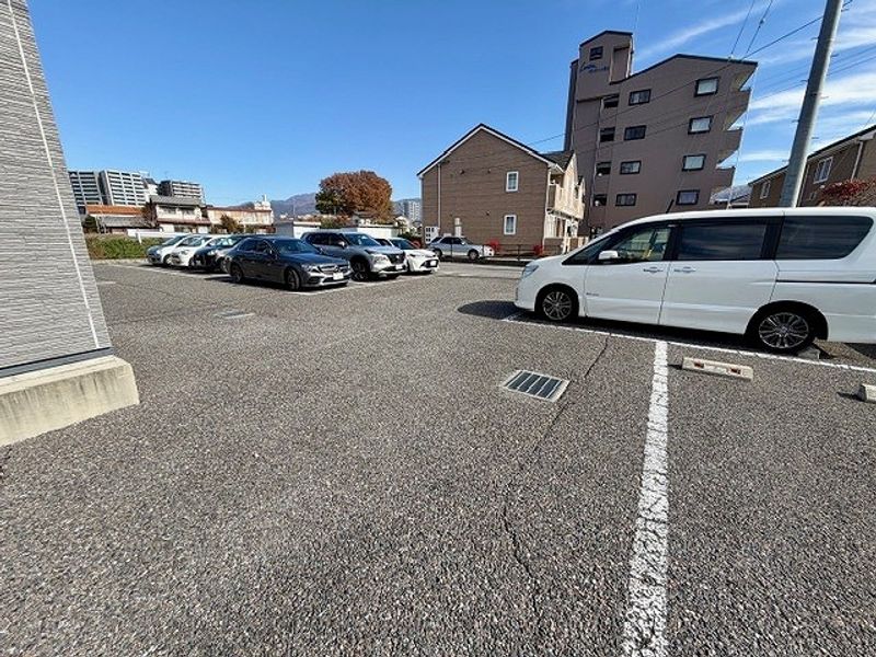 レオパレスミルキーウェイ 駐車場