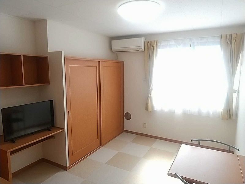レオパレスプラシード竹丘Ⅱ 居間