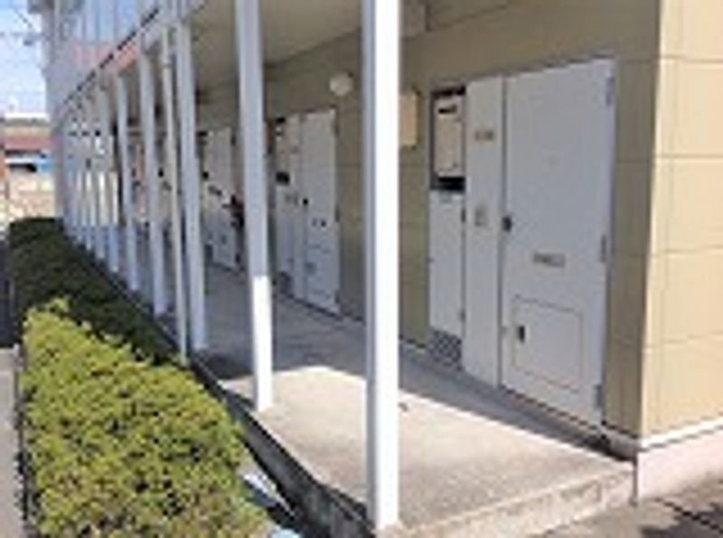 レオパレスいいだ 玄関