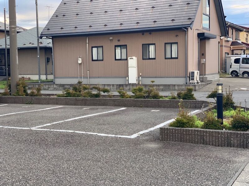 レオパレスねおびーんず 駐車場