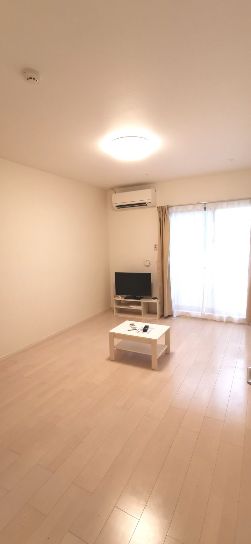 クレイノＰＲＥＭＩＵＭ宮里 居間