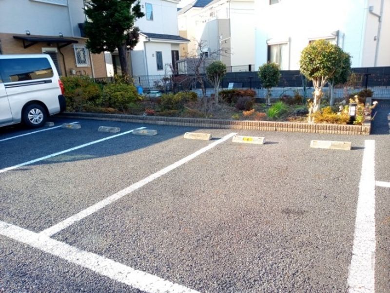 レオパレスクレール 駐車場