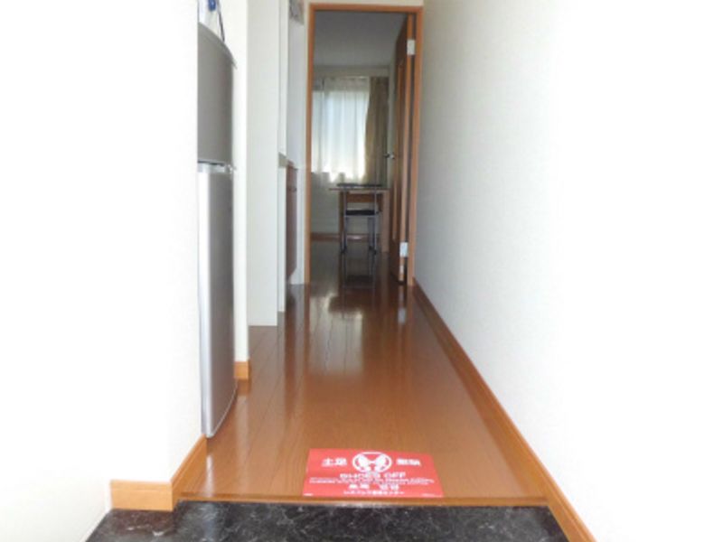 レオパレスフレンドマーチ 玄関